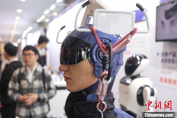 高科技展品集中亮相。中新网记者 泱波 摄.jpg